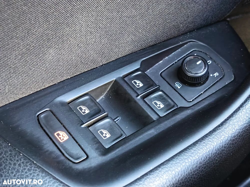 Volkswagen Passat 2.0 TDI DSG Trendline - 29