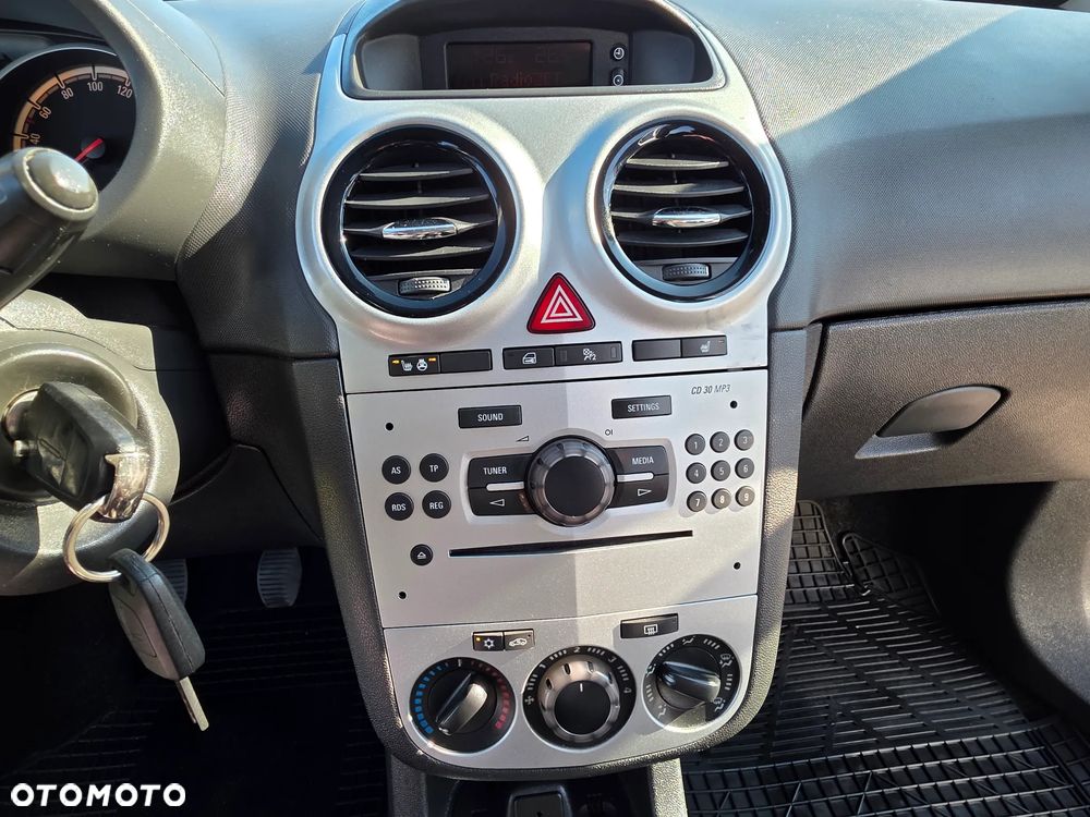 Opel Corsa 1.4 16V Cosmo - 20