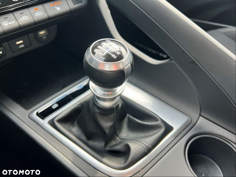 Hyundai Elantra 1.6 Smart - 27