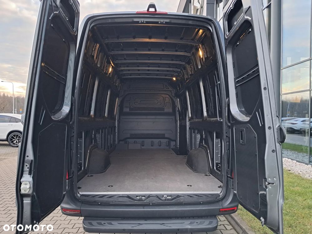 Mercedes-Benz E-SPRINTER - 10