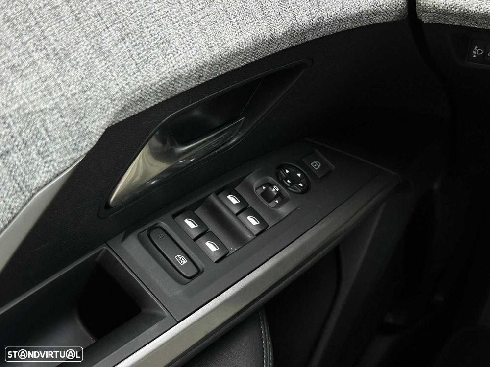 Peugeot 5008 1.2 Hybrid Allure e-DCS6 - 11