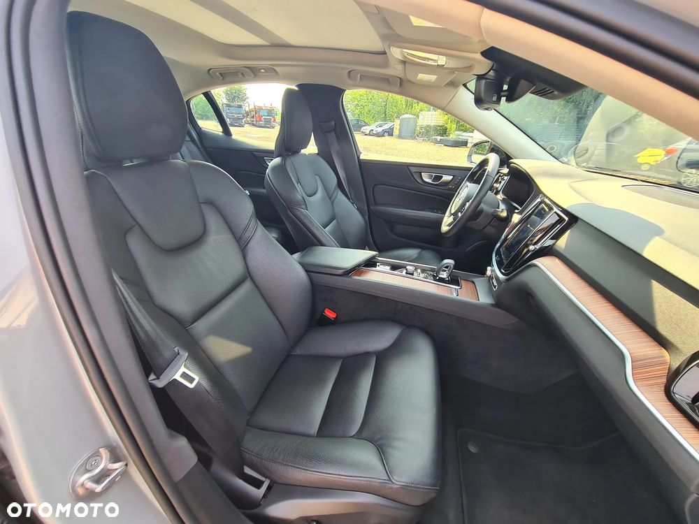 Volvo S60 B5 B AWD Plus Dark - 31