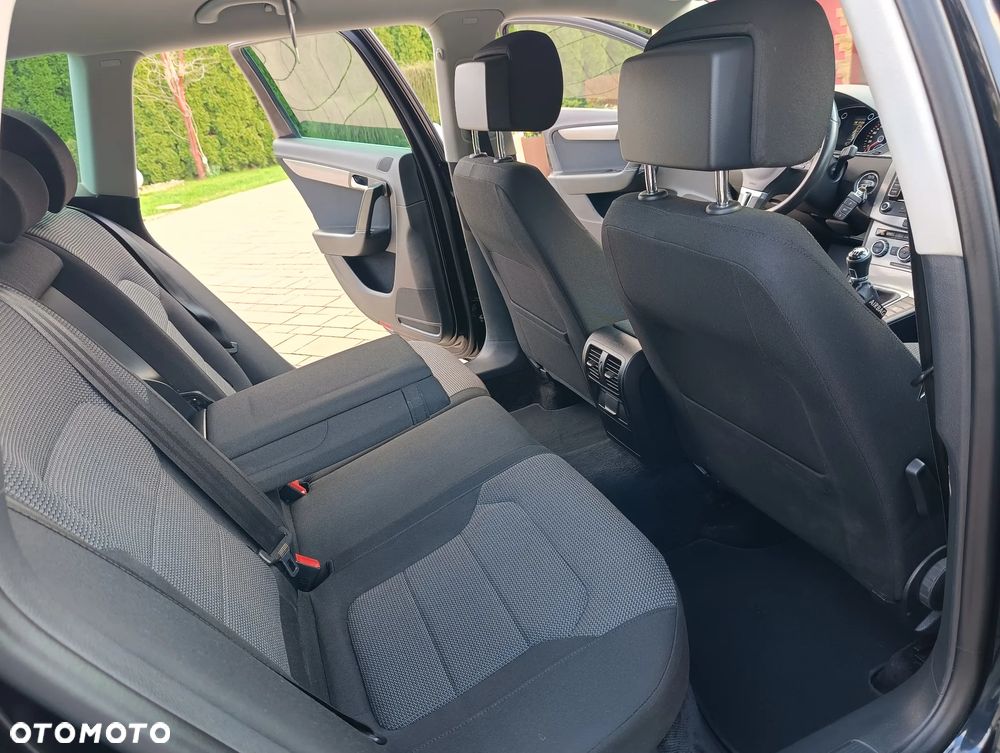 Volkswagen Passat 2.0 Blue TDI SCR Trendline - 36