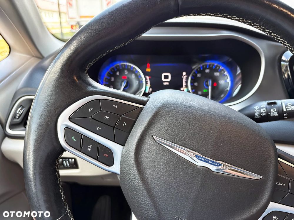 Chrysler Pacifica - 28