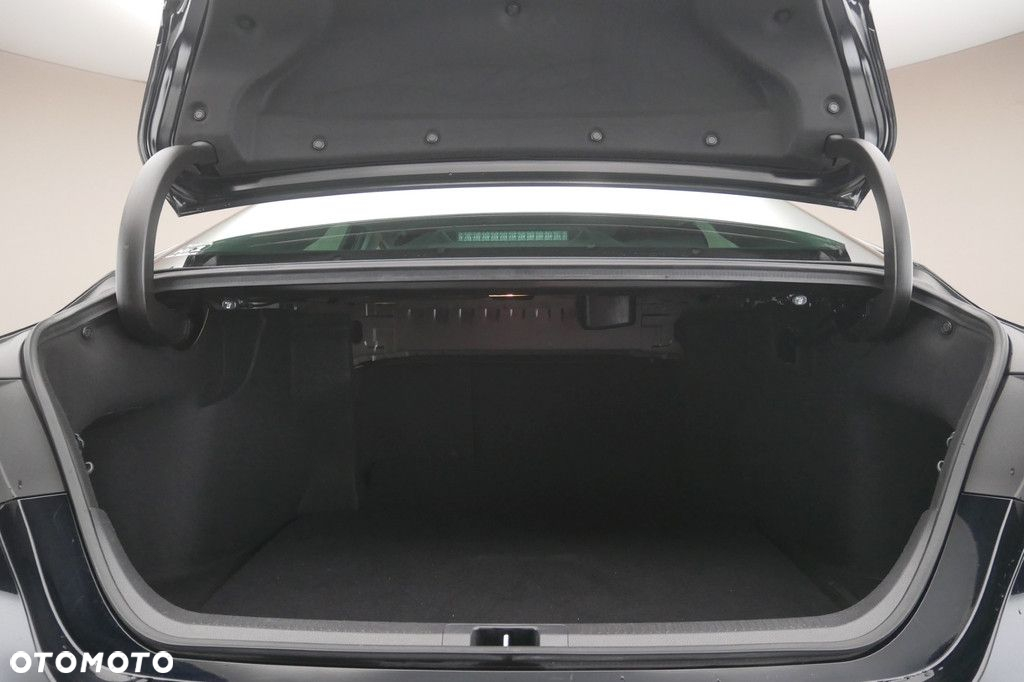 Toyota Camry - 16