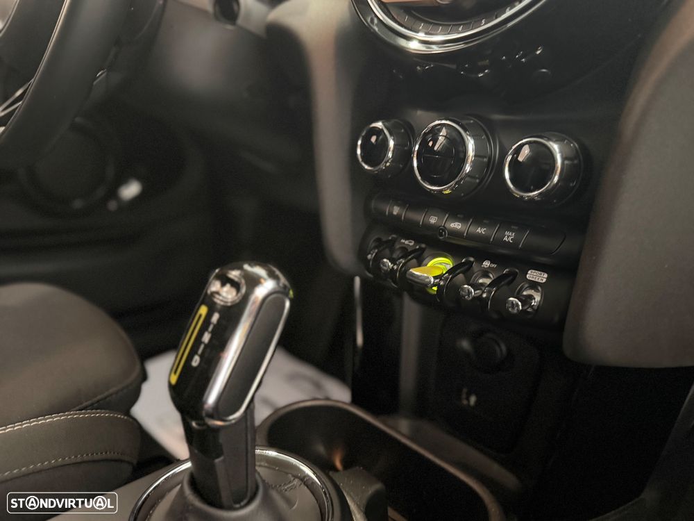 MINI 3 Portas Cooper SE Essential - 30