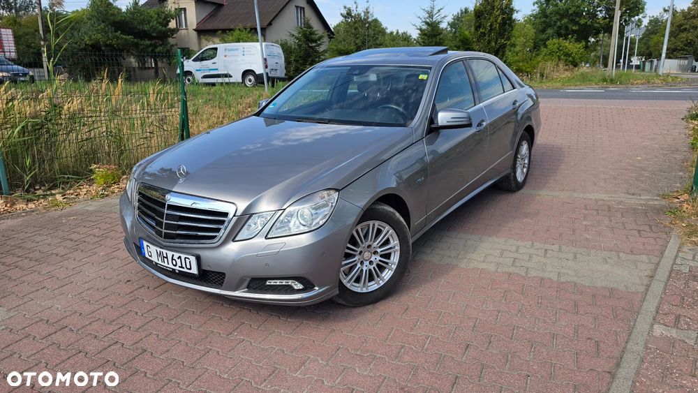 Mercedes-Benz Klasa E 250 CGI BlueEFFICIENCY 7G-TRONIC Elegance - 29