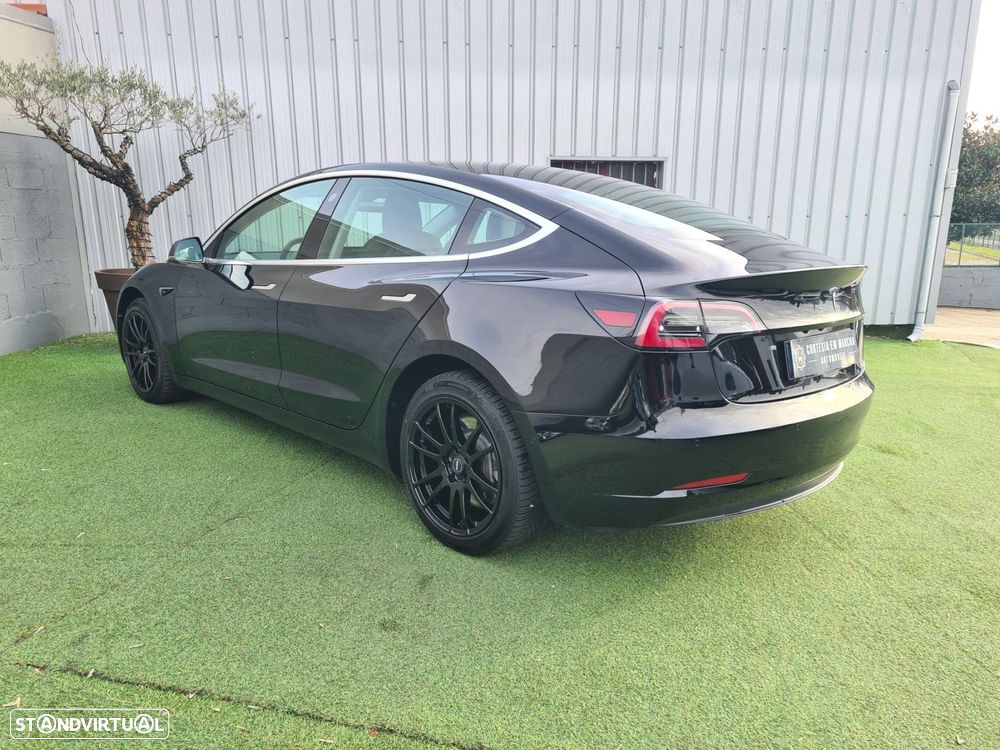 Tesla Model 3 - 3
