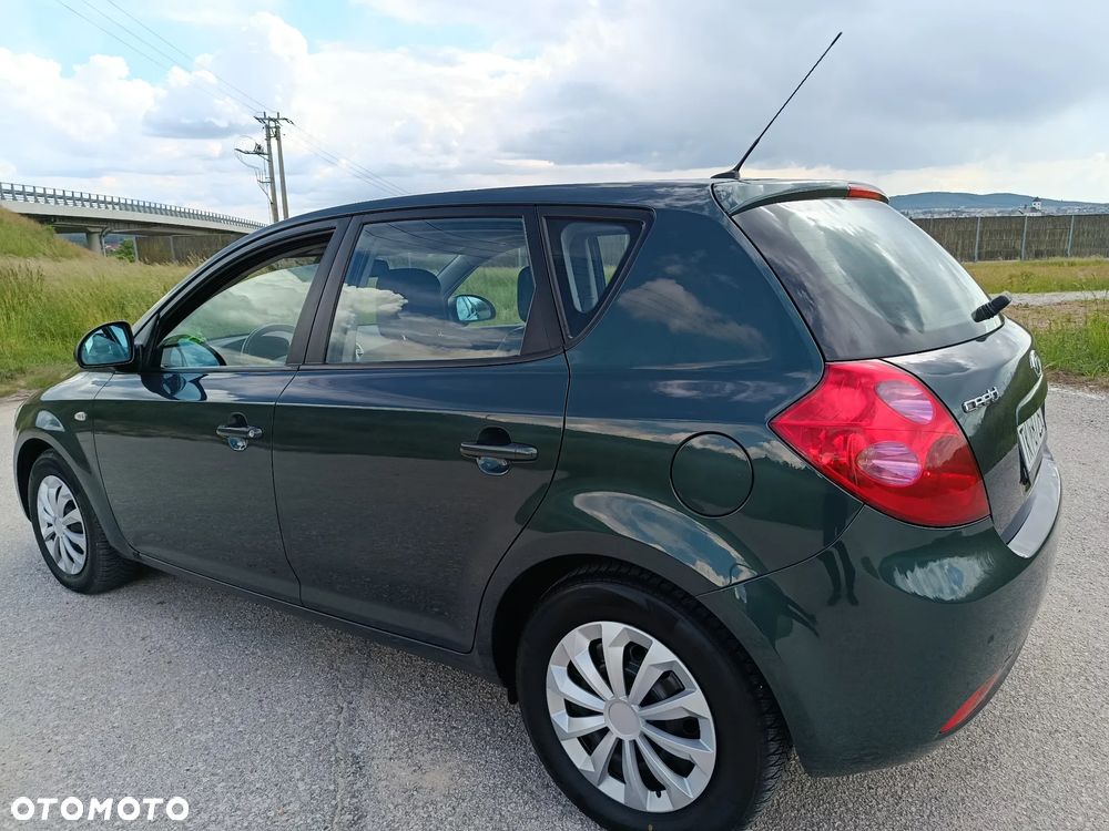 Kia Ceed - 14