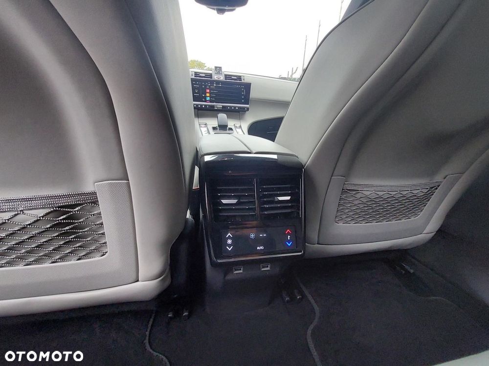 DS Automobiles DS 7 Crossback - 11