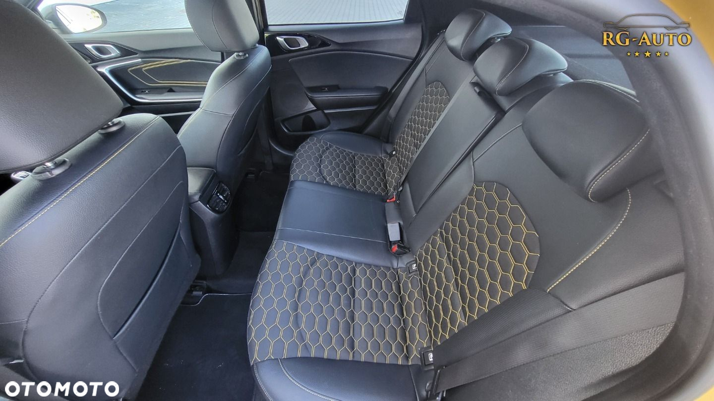 Kia XCeed - 36