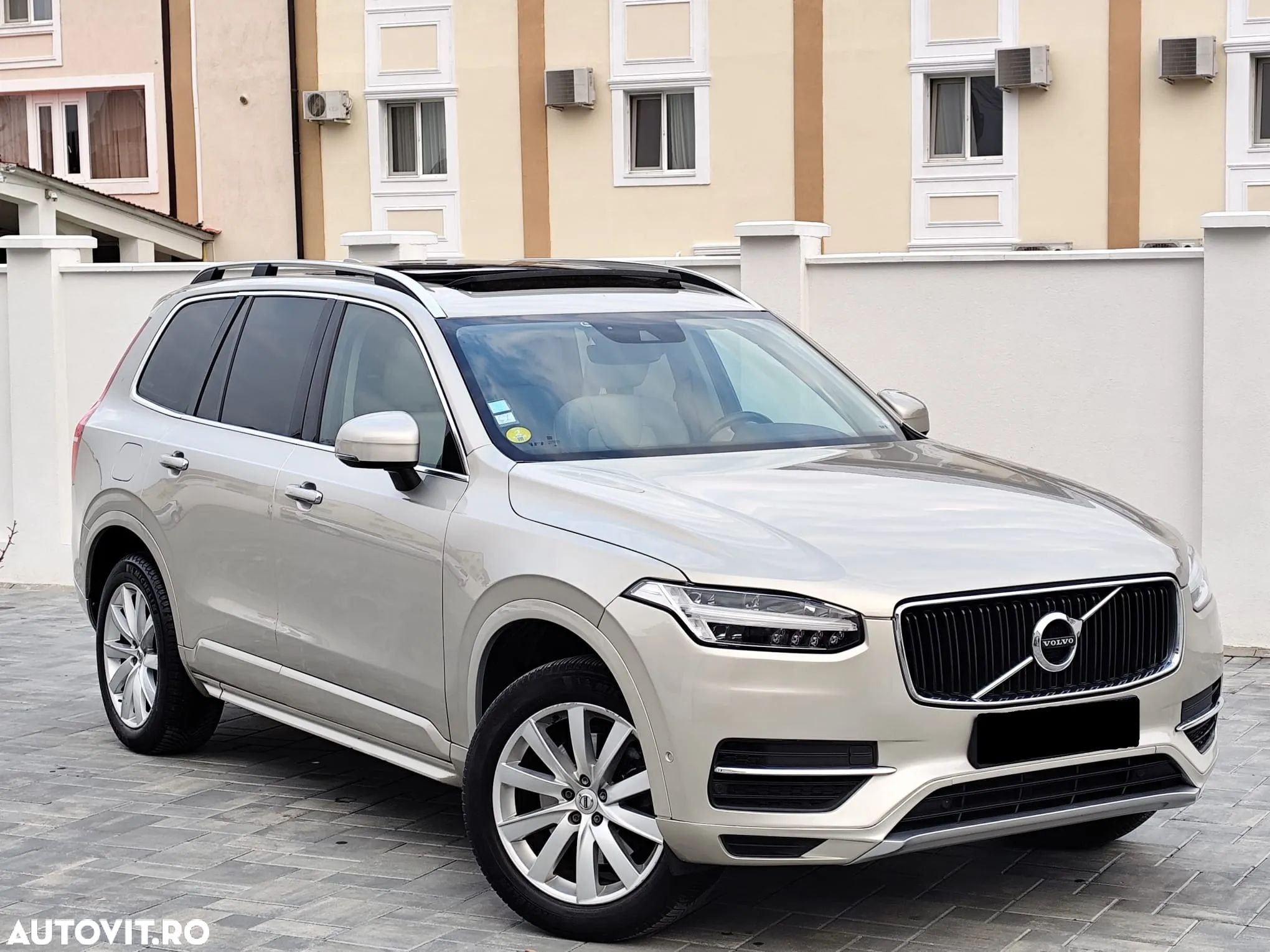 Volvo XC 90 - 1