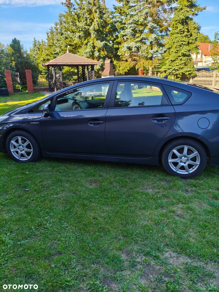 Toyota Prius (Hybrid) - 6