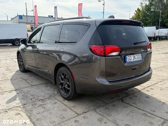 Chrysler Pacifica - 9