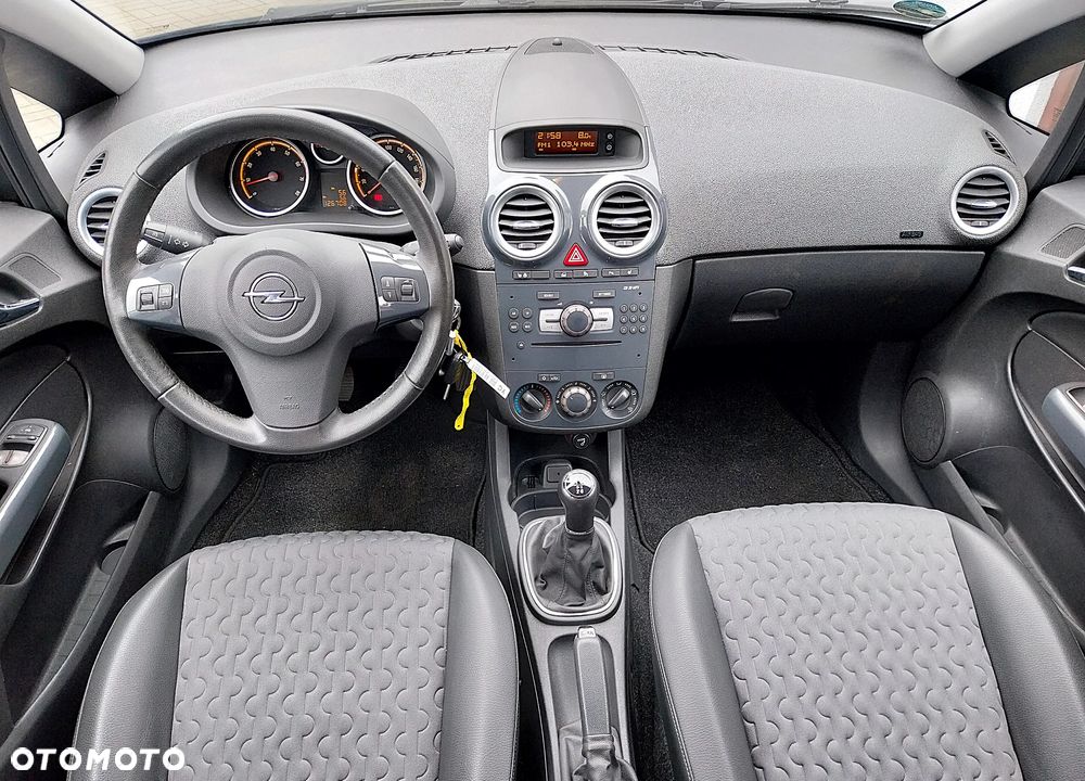 Opel Corsa 1.4 16V Cosmo - 6