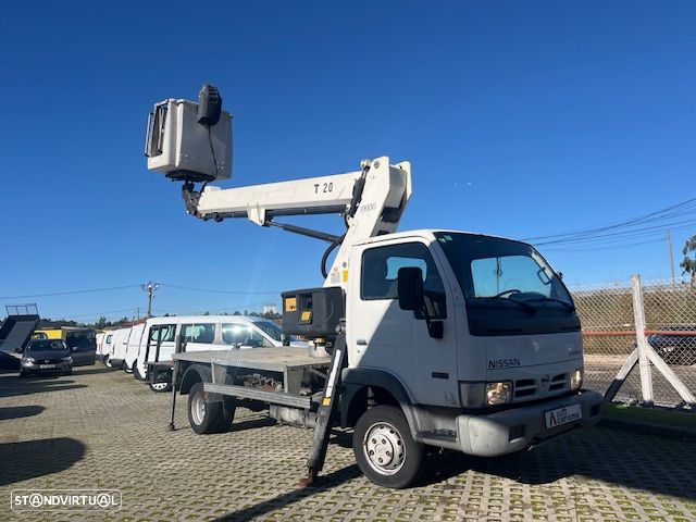 Nissan CABSTAR 3.0 COM BARQUINHA 20 M - 2