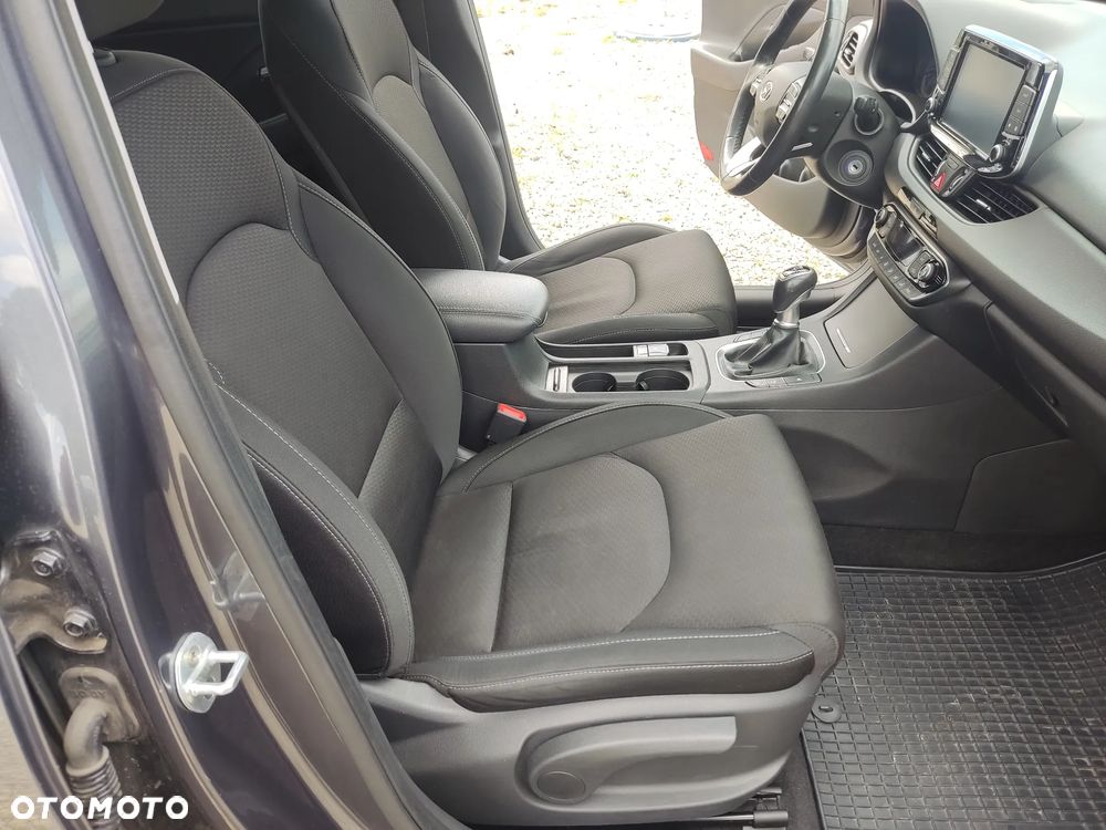 Hyundai i30 blue Kombi 1.4 Style - 16