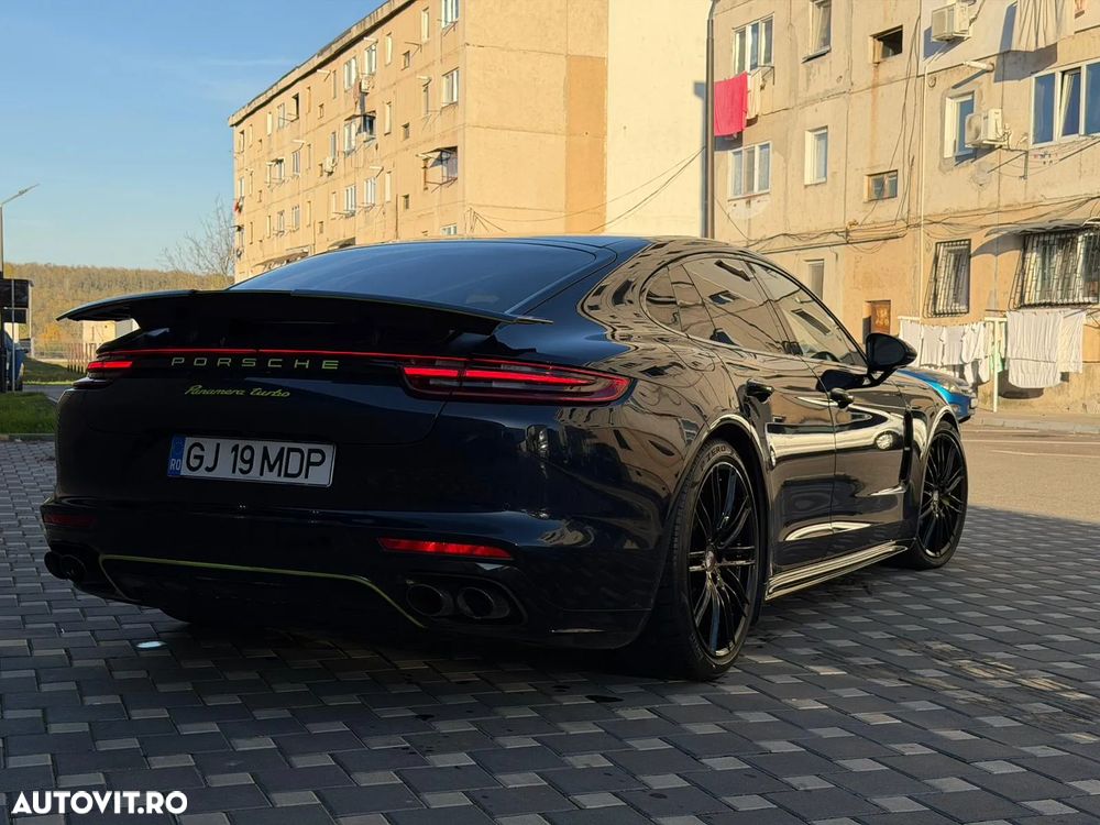 Porsche Panamera Turbo Sport Turismo - 4