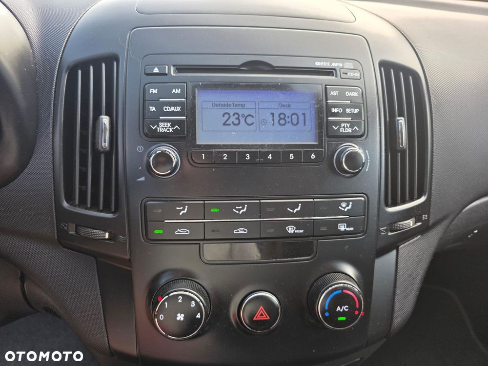 Hyundai i30 1.4 Base + - 13