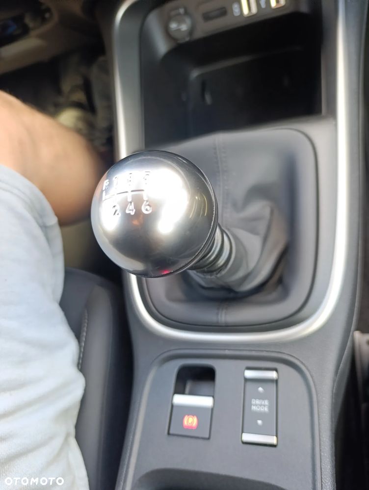 Jeep Avenger 1.2 GSE T3 Turbo-Benzin GDI Summit - 12