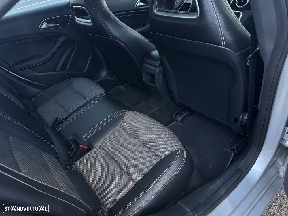 Mercedes-Benz CLA 220 d 7G-DCT Urban - 37