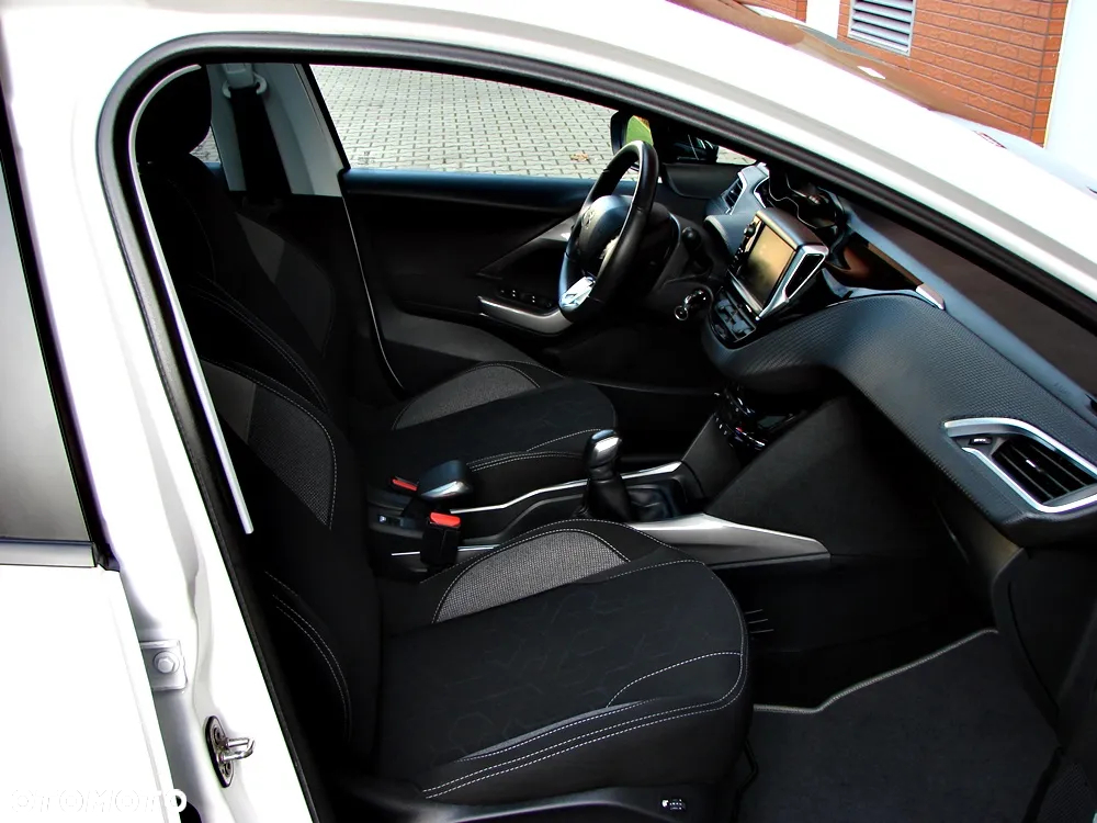 Peugeot 2008 1.2 Pure Tech Style EU6 - 22