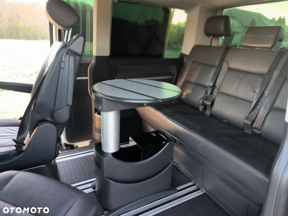 Volkswagen Multivan - 32