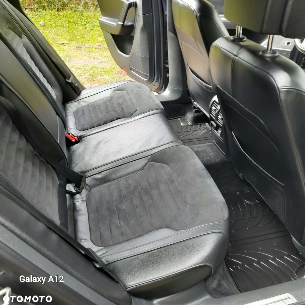 Volkswagen Passat - 11