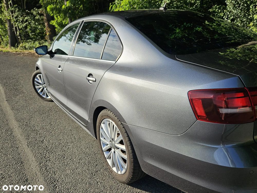 Volkswagen Jetta - 24