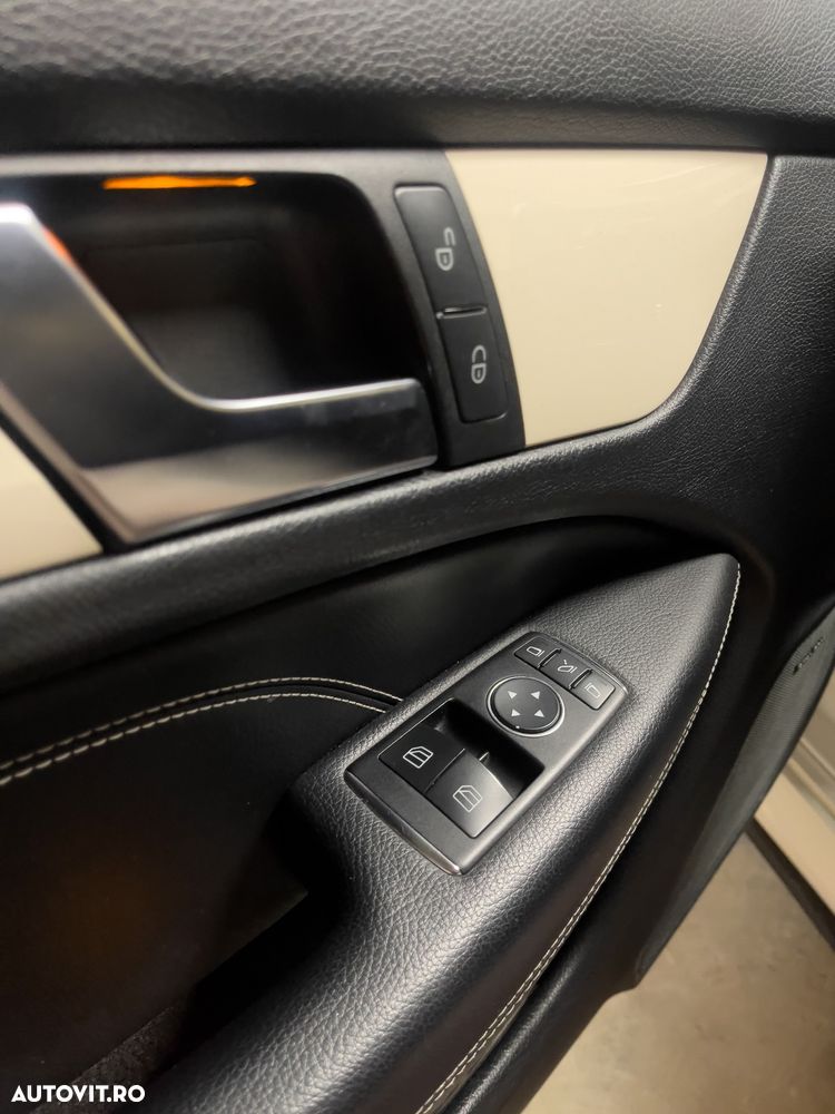 Mercedes-Benz C 250 CGI BlueEFFICIENCY - 12