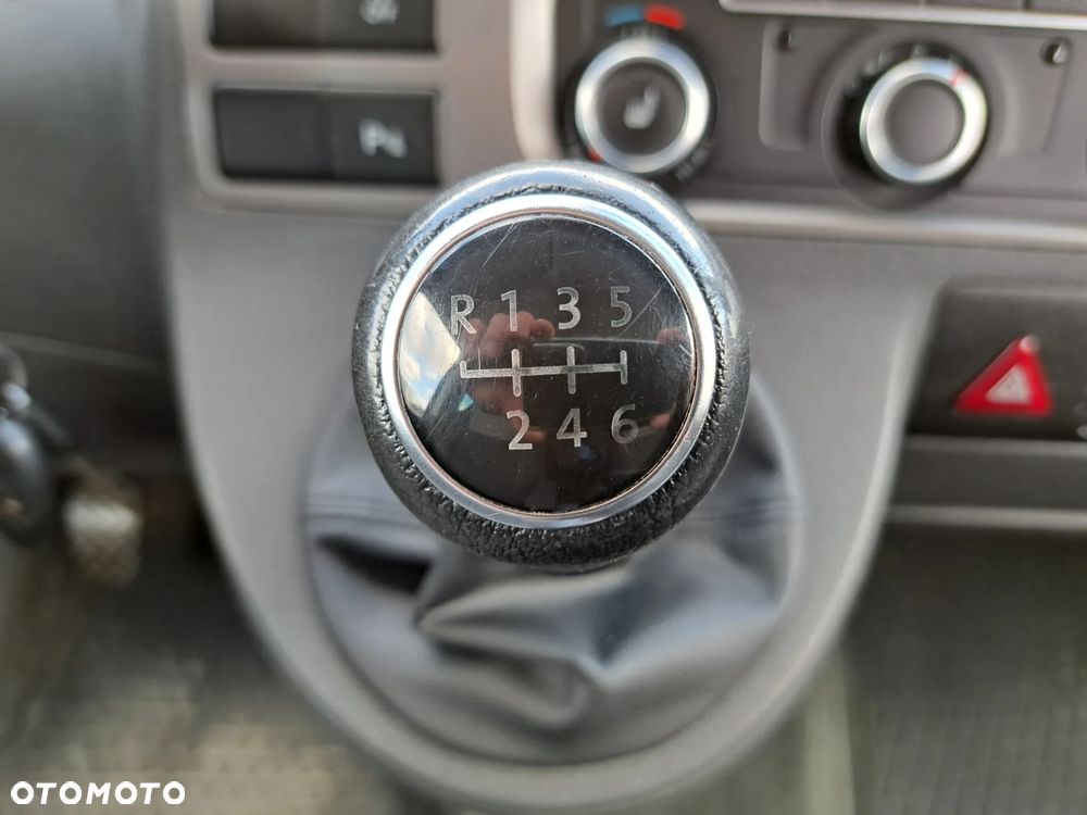Volkswagen Multivan - 25