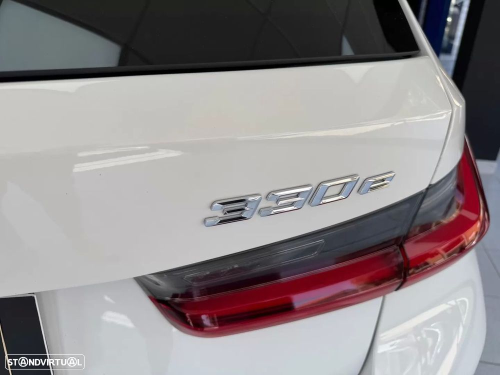 BMW 330 e Pack Desportivo M Auto - 30