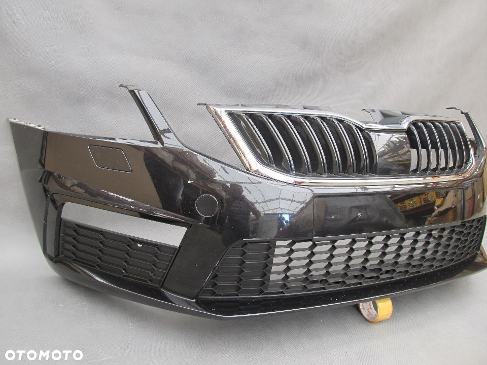 Zderzak przedni Skoda Octavia 3 RS 17 - 20 Sprysk. Lakier 9910 / LF9R - 2