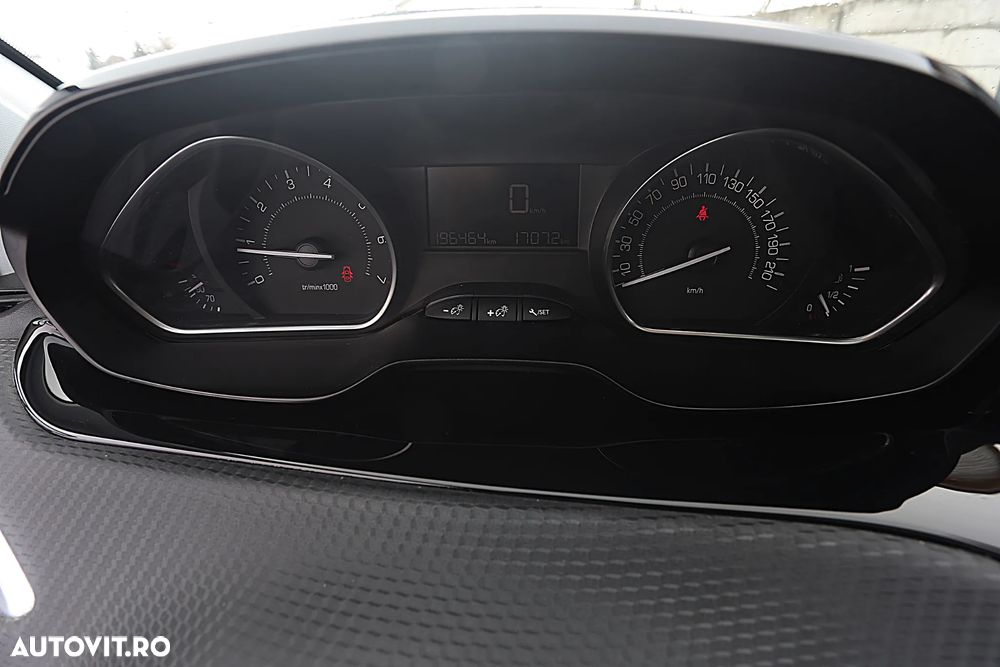 Peugeot 208 PureTech 82 Start & Stop Allure - 16