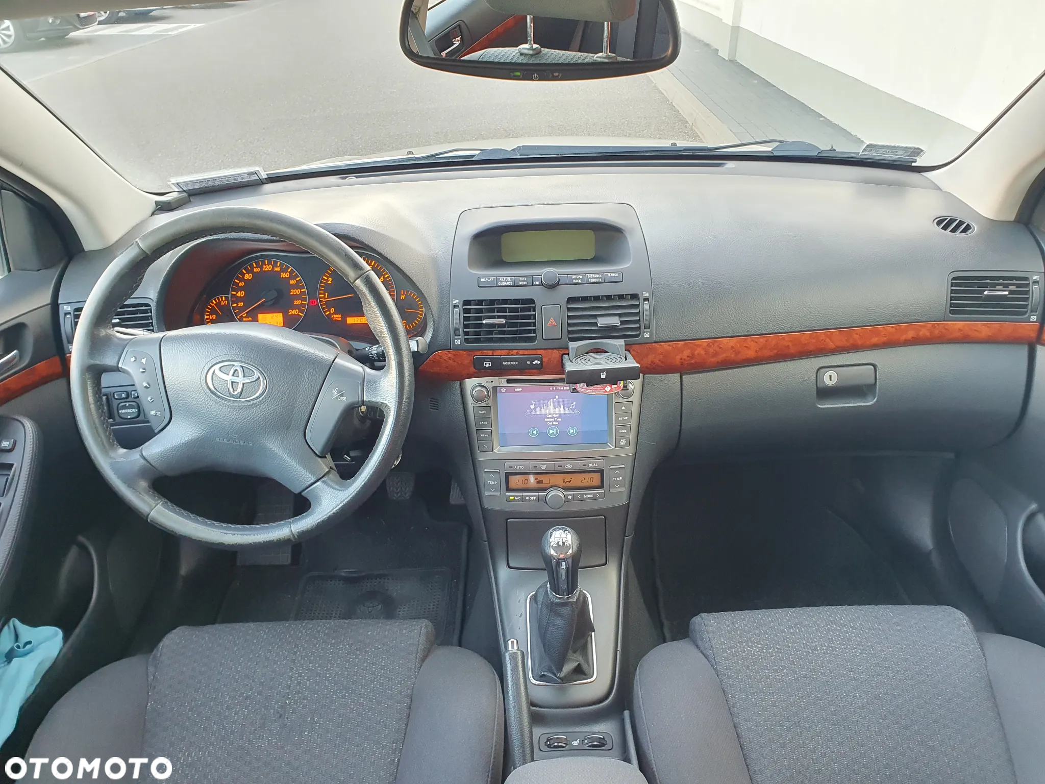 Toyota Avensis 1.8 VVT-i Sol Premium - 9