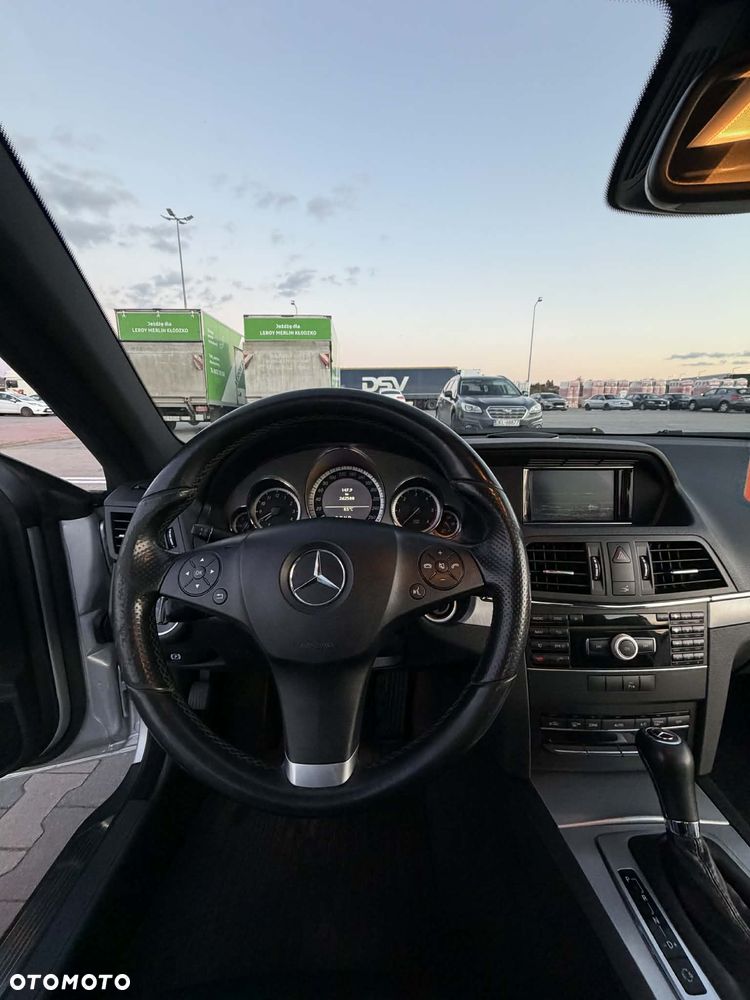 Mercedes-Benz Klasa E 220 CDI DPF BlueEFFICIENCY 7G-TRONIC Avantgarde - 19