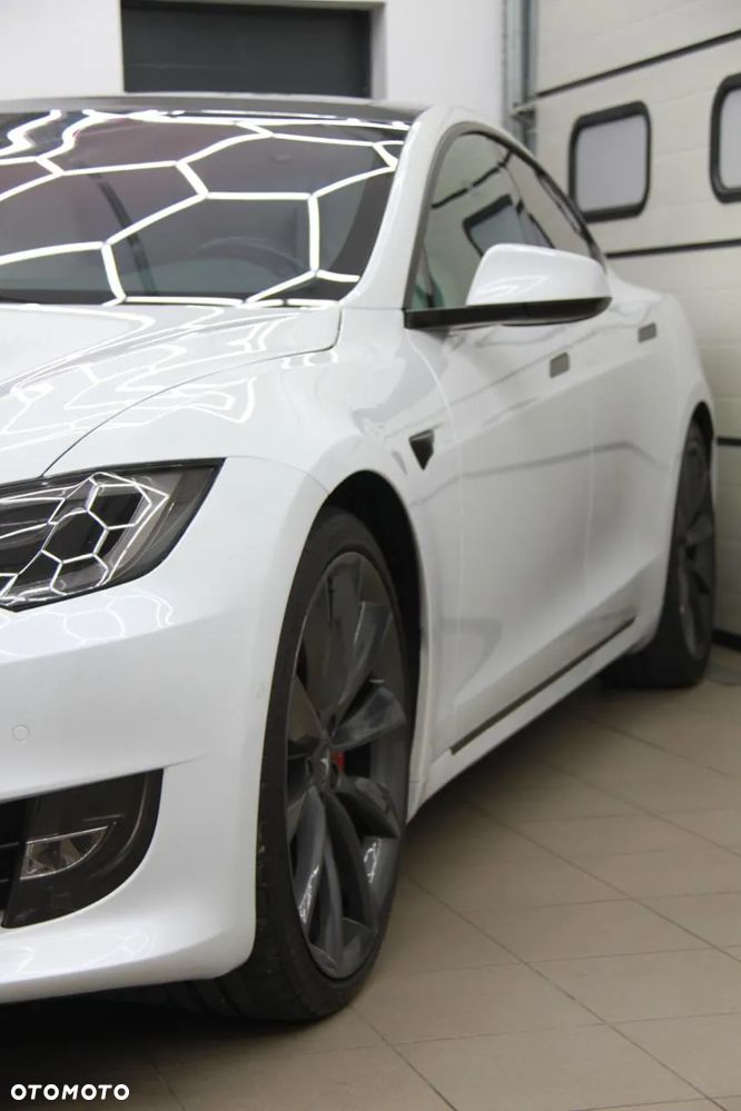 Tesla Model S Performance - 23