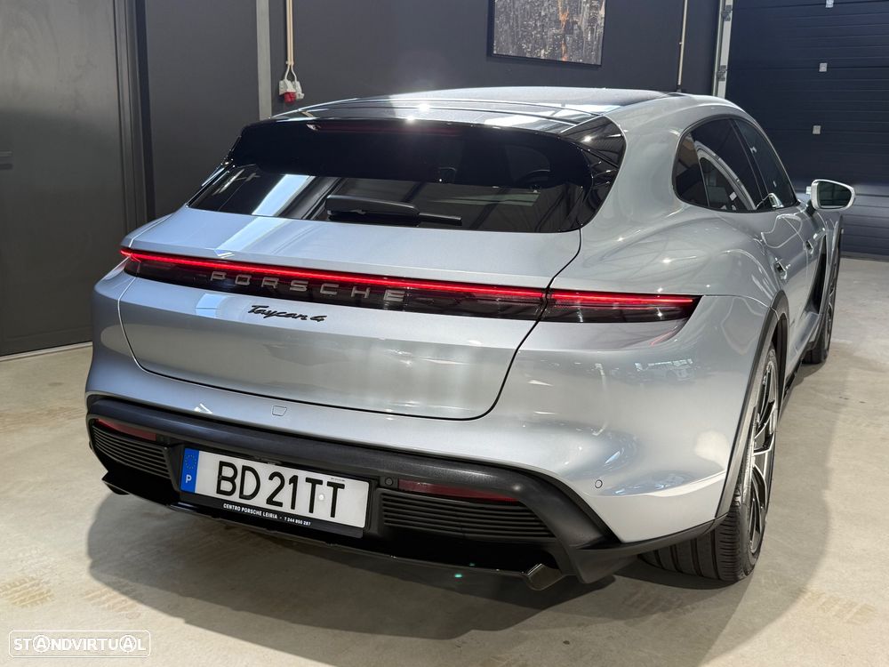 Porsche Taycan Cross Turismo 4 - 36