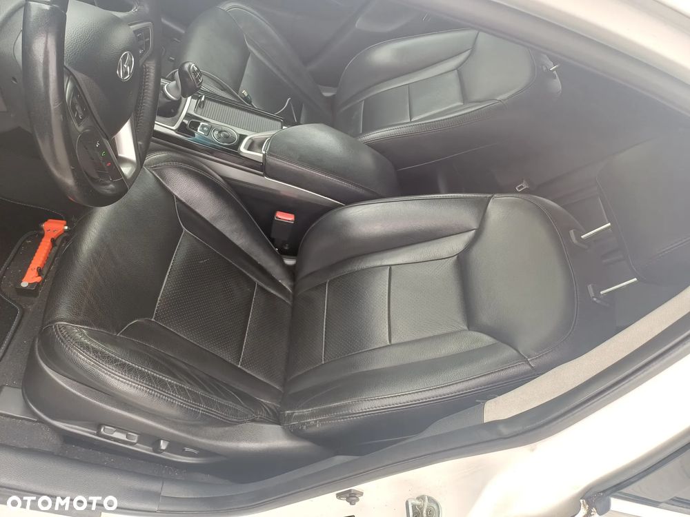 Hyundai i40 Kombi blue 1.6 Family+ - 13