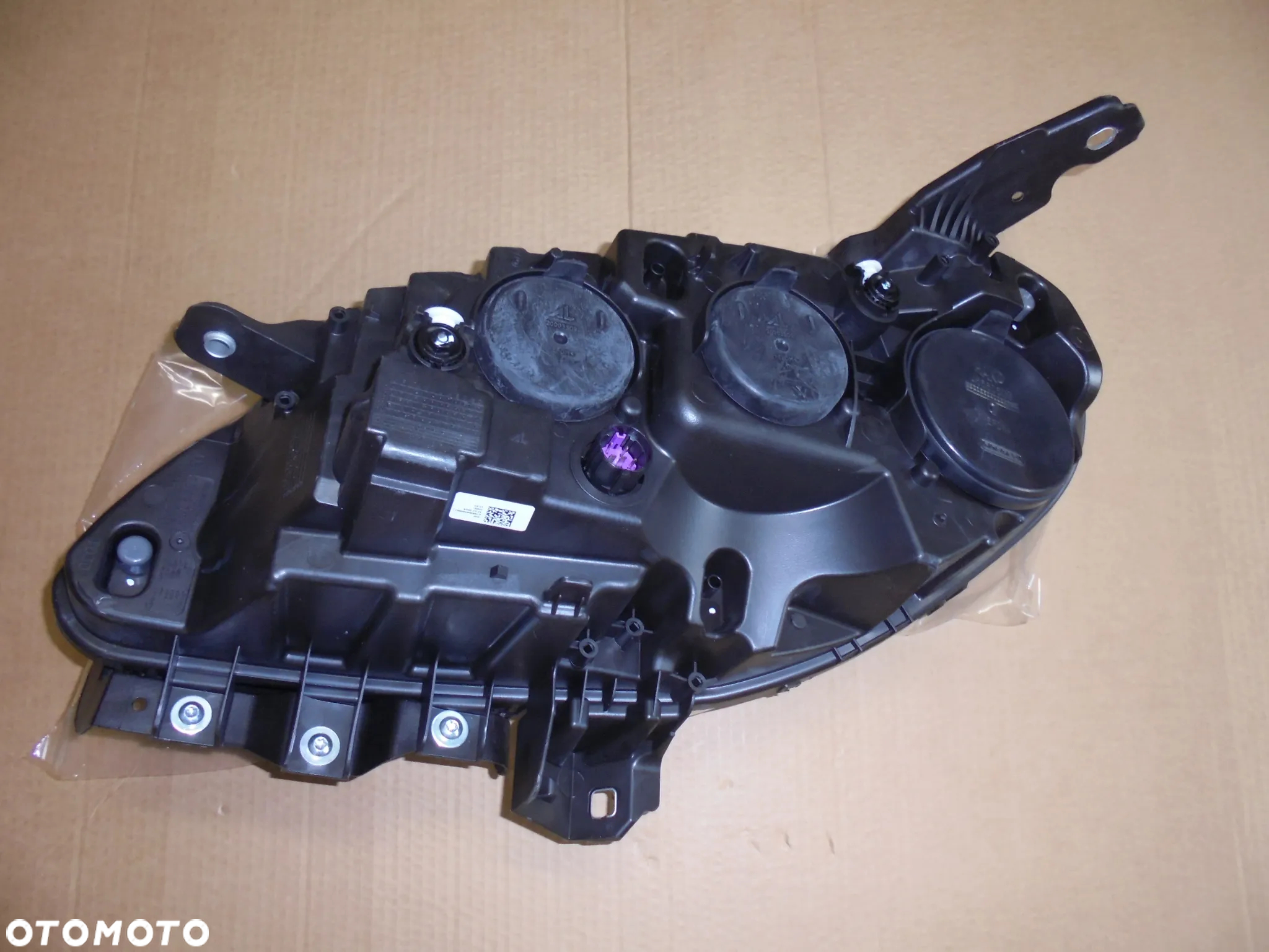 REFLEKTOR LAMPA PRAWA FIAT DOBLO 2015-> 521094560 CZARNA - 3