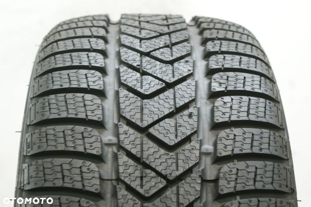 235/35R19 PIRELLI WINTER SOTTOZERO 3 , 7mm 2022r B1794 - 1