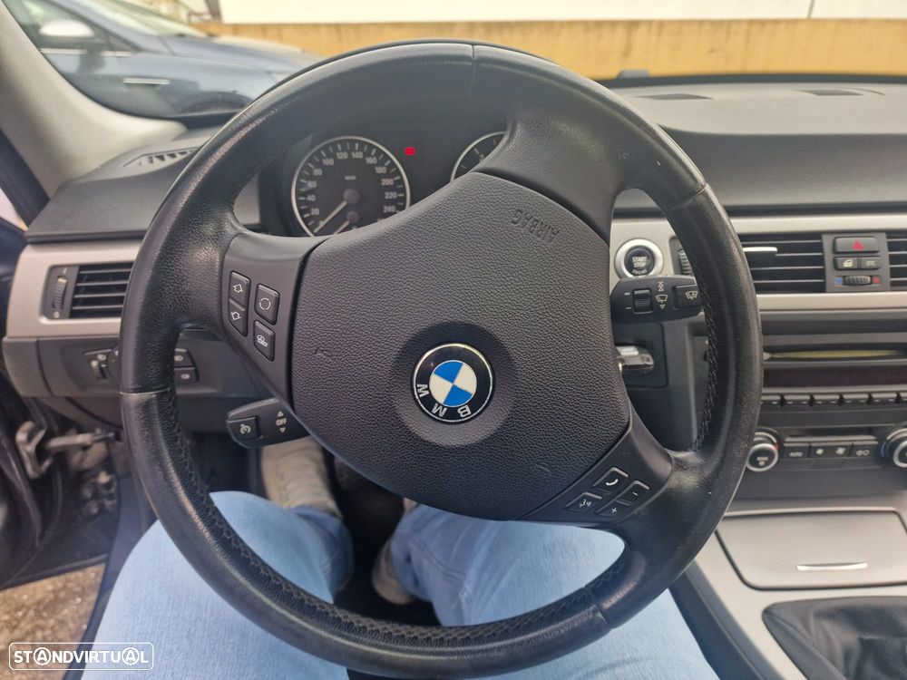 BMW 318 d Dynamic - 6