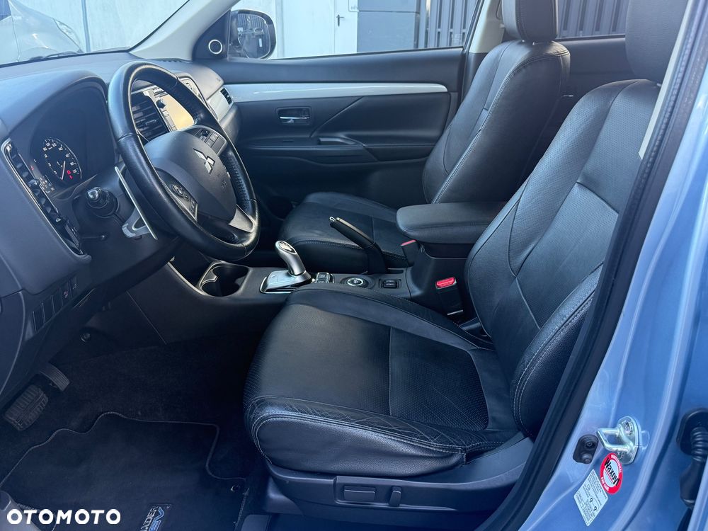 Mitsubishi Outlander 2.0 4WD Top - 18
