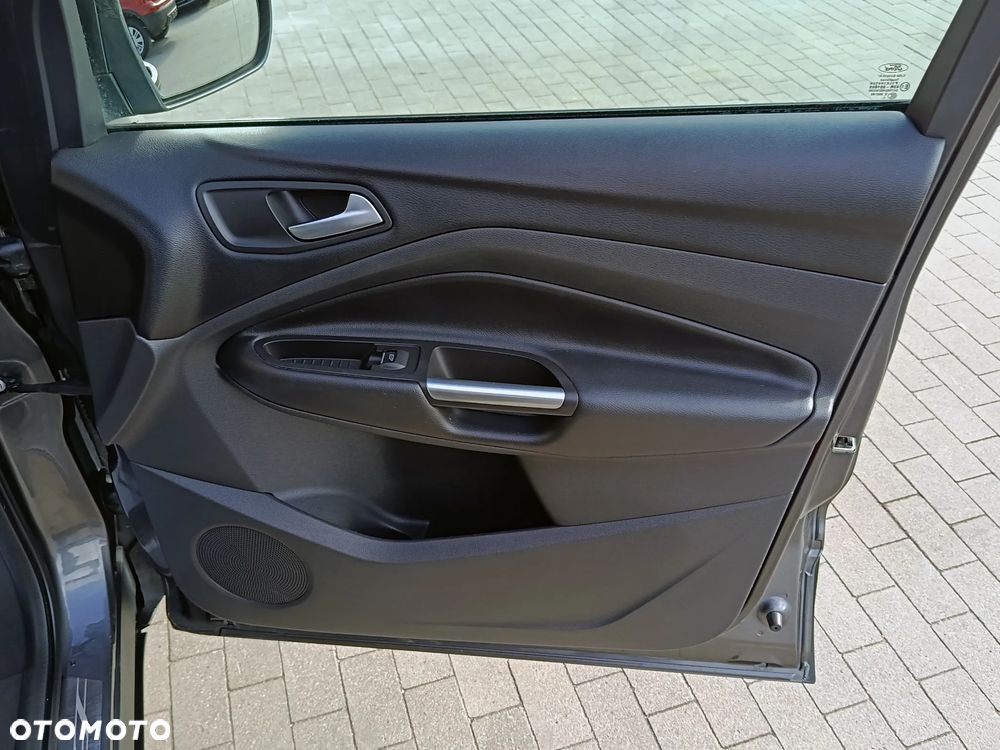 Ford Kuga - 36