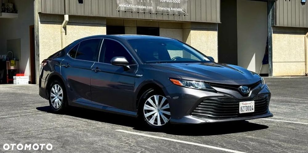 Toyota Camry Luxury - 1