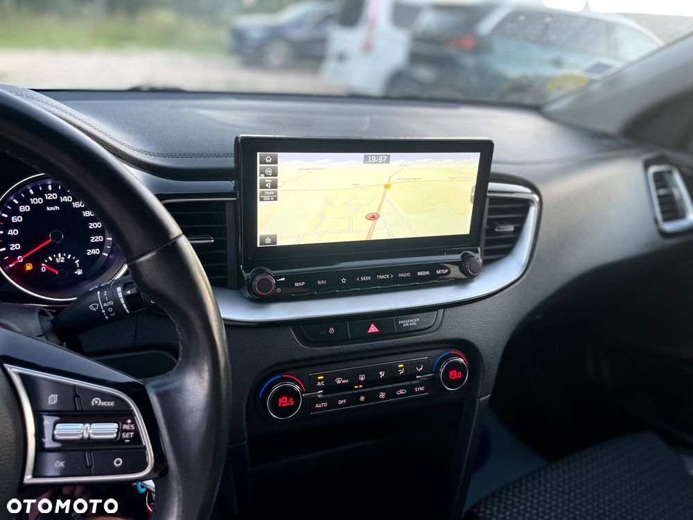 Kia XCeed 1.6 CRDi LAUNCH EDITION - 36