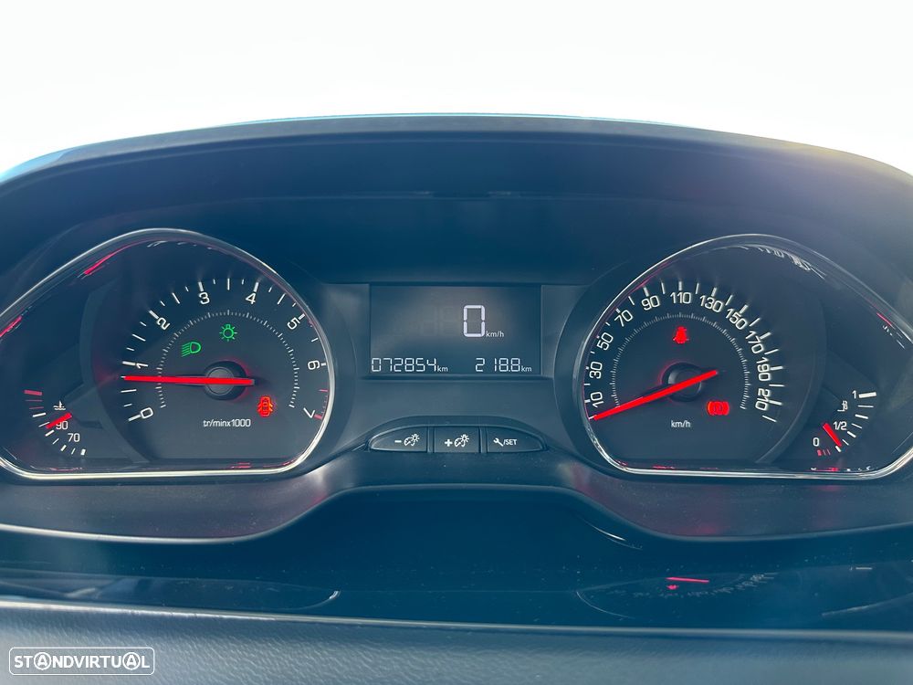Peugeot 208 1.2 VTi SE Style - 11