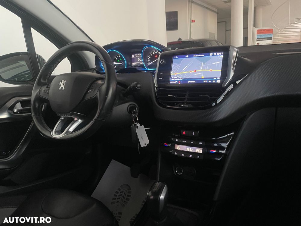 Peugeot 2008 1.2 PureTech Turbo Allure - 10