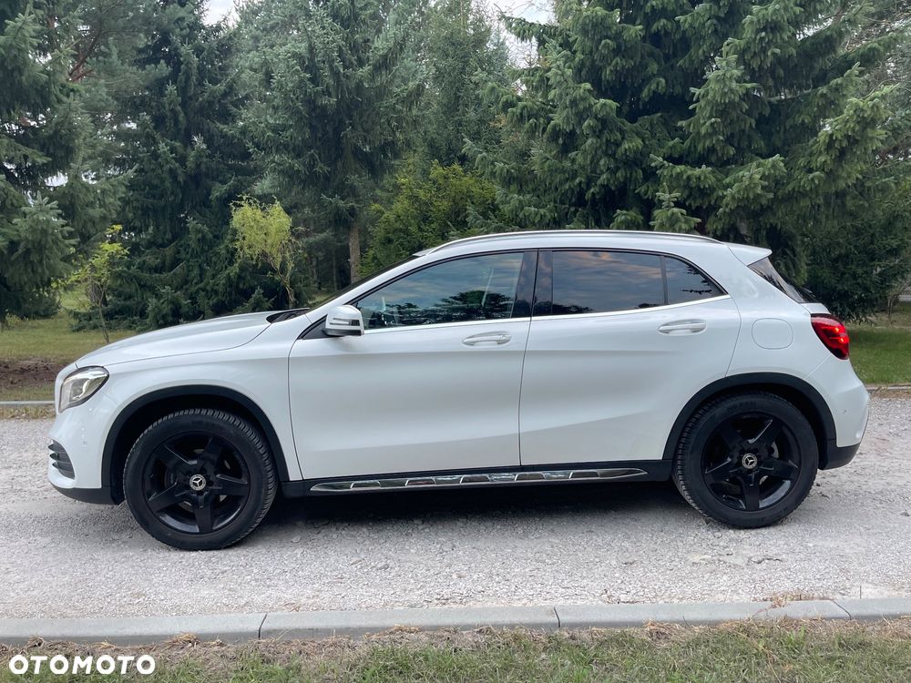 Mercedes-Benz GLA 200 7G-DCT - 4