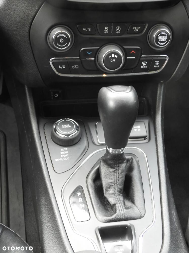 Jeep Cherokee - 10